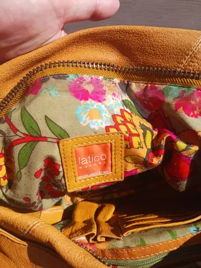 High Quality made bag with a nice floral design on the inside.
