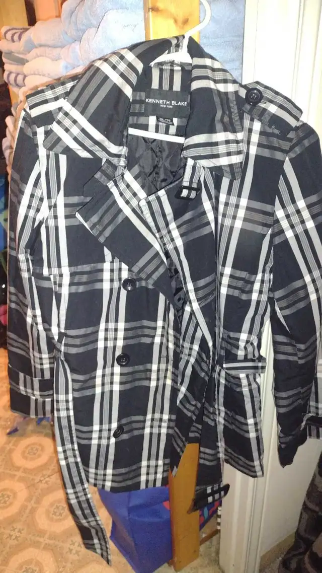 women's coat obo in Women's - Tops & Outerwear in Kitchener / Waterloo - Image 2