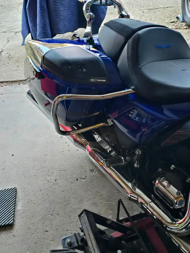 Harley-Davidson Road Glide CVO in Touring in Edmonton - Image 7