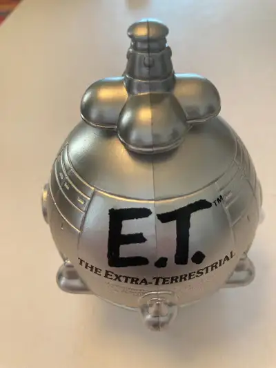Universal Studios E.T. Extra-Terrestrial Space Ship Viewer Plastic 4" viewer shows photos of E.T. Ki...