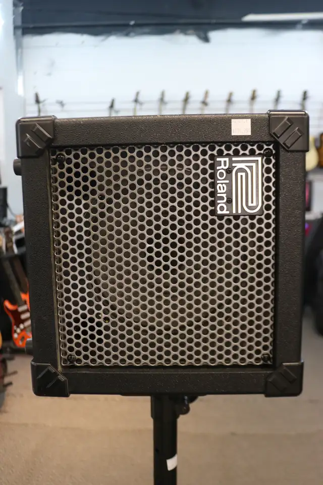 Amp Musical ROLAND cube-20x w/ pa Stand attachment (#42031-1) in Amps & Pedals in City of Halifax - Image 3