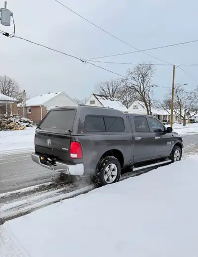 5.7 feet leer cap topper fits classic and new style 5th gen color is PAU grey I'm selling a Leer hig...