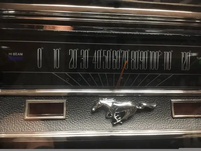 MUSTANG 1965 FIFTY YEARS DESKTOP SOUND CLOCK AND THERMOMETER in Arts & Collectibles in La Ronge - Image 4