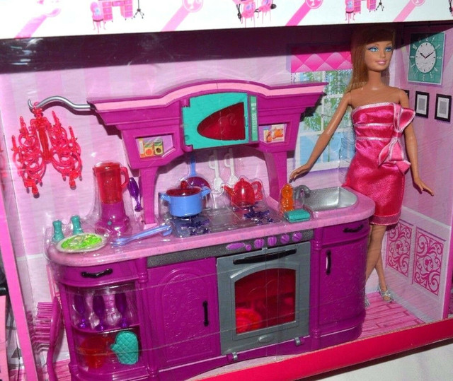 RARE BARBIE GLAM FURNITURE PLAYSET DOLL KITCHEN DAYBED BATHTUB + in Toys & Games in Mississauga / Peel Region - Image 4