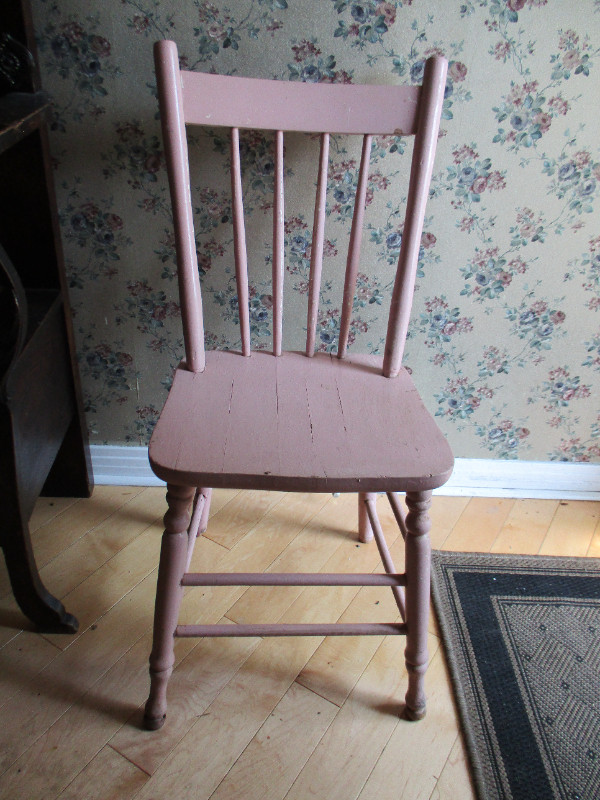 2 Chaises antiques  différentes dans Chaises, Fauteuils inclinables  à Longueuil/Rive Sud - Image 2