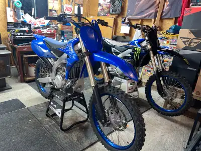 Selling both of my 2022 yz450f. Blue bike has 25hr, comes with mx14 sand tire, Flo motorsports 12mm...