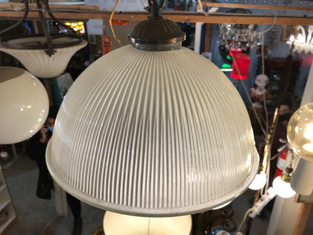 Lampe vintage style industriel midcentury luminaire suspension dans Art et objets de collection  à Ville de Montréal - Image 2
