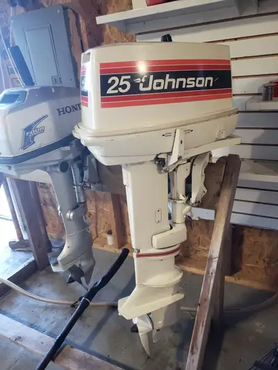 25 horsepower seahorse long shaft Very nice condition. Low hours. Original prop. Motor has all of th...