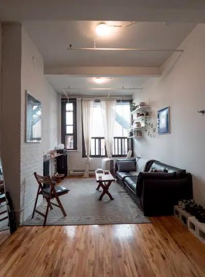 Bright & Sunny 1-Bed Apartment in the Heart of the Plateau. Located right on Boul. Saint-Laurent, su...