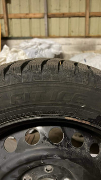 Ice Winter Tire Laufenn on steel rims - 215/60/R17 Pneus hiver 