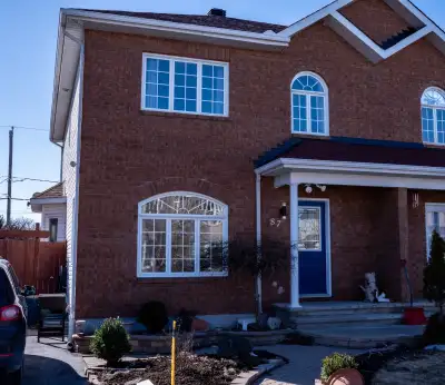 $578,999 FULLY FURNISHED Semi- Detached in Gatineau (Aylmer Sector). Modern and updated home 12 minu...