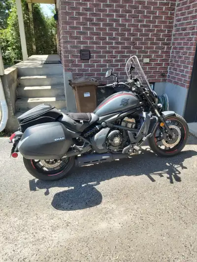 Kawasaki VULCAN S CAFÉ (650cc) 2024 tout équipé, 3600km. ABSOLUMENT EN PARFAIT ÉTAT. Jamais été écha...