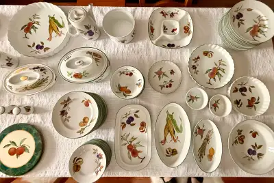 Royal Worcester Evesham Vale Gold, View more