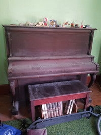 Antique piano 