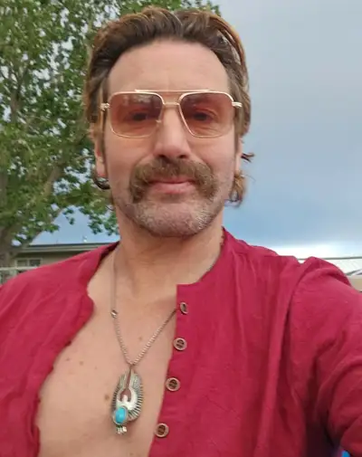 Looking for September 1 . 51 year gay male , clean and responsible. Looking in the Dover Area SE . N...