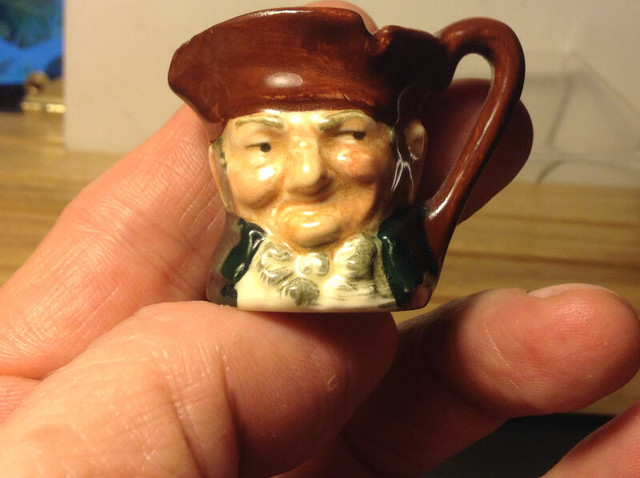 Vintage Royal Doulton Tony Weller Small Cup Sugar Bowl in Arts & Collectibles in Vancouver - Image 2