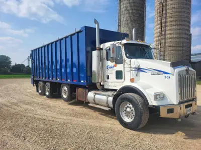 2003 Kenworth T800. C10 Cat engine 10 spd Eaton fuller trans. 1.4 mil km. 16k fronts 40k rears. Stee...