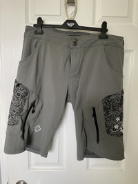 Mace baggy shorts
