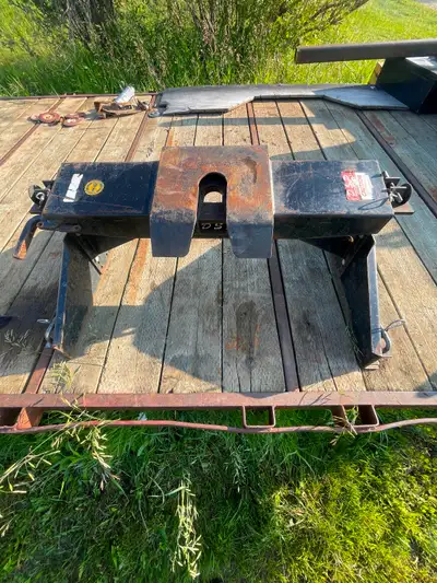 DSP (Diversified Steel Products) fifth wheel hitch in good used condition. * Heavy-duty Canadian-mad...