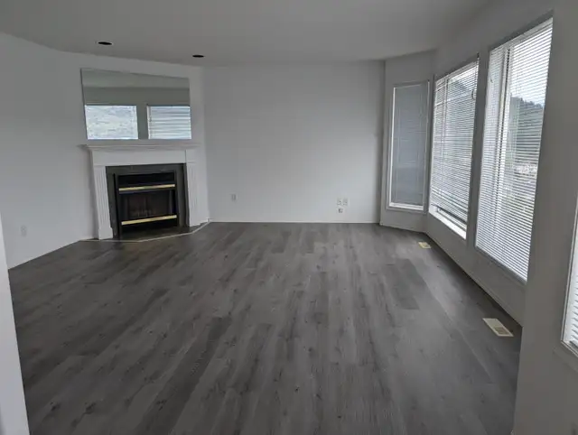 180 degree lakeview house  Peachland, Apr. 1st  5mint to west ke