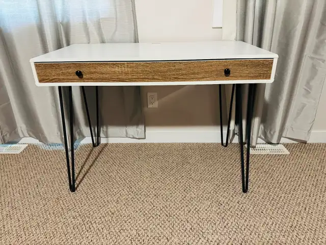 Wayfair Rectangular Desk in Desks in Ottawa - Image 2