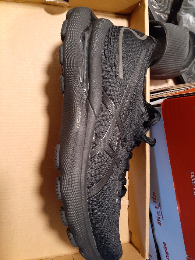 ASICS Gel-Nimbus 24 Solid Black size 6.5 in Women's - Shoes in Cambridge
