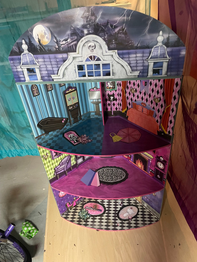 Maison de Monster High dans Jouets et jeux  à Saguenay - Image 2