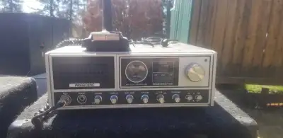 Selling a President Washington CB Radio in used condition, perfect for clear communication on the go...
