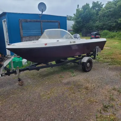 14 foot SunRay speed boat with trailer. Comes with 40hp 2 stroke Mercury outboard. Comes with two re...