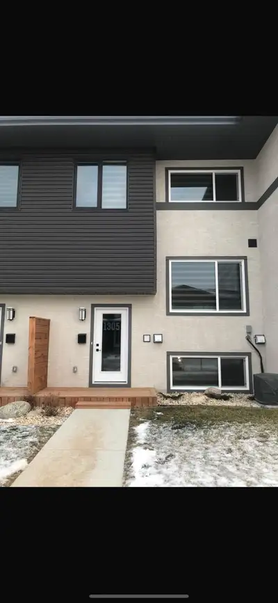 Townhouse available for Rent in Maples/Amber Trails area!