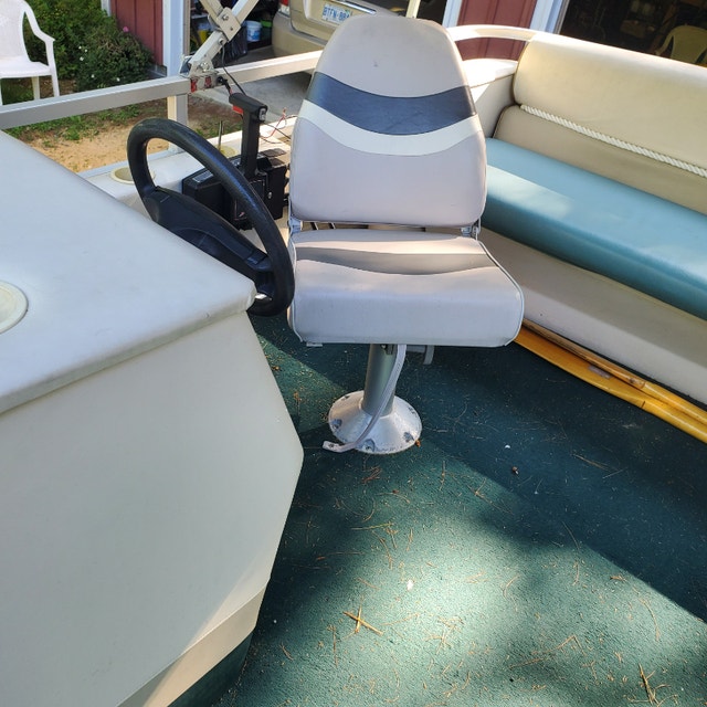 2001 22' Pontoon Boat Powerboats & Motorboats Kingston Kijiji