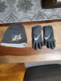 Kids fall, spring gloves and hat for 3, 4 year old