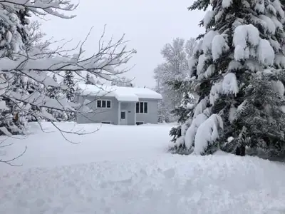Maison entièrement meublée dans un secteur paisible au sud de St-Zénon (10 minutes au nord de Sainte...