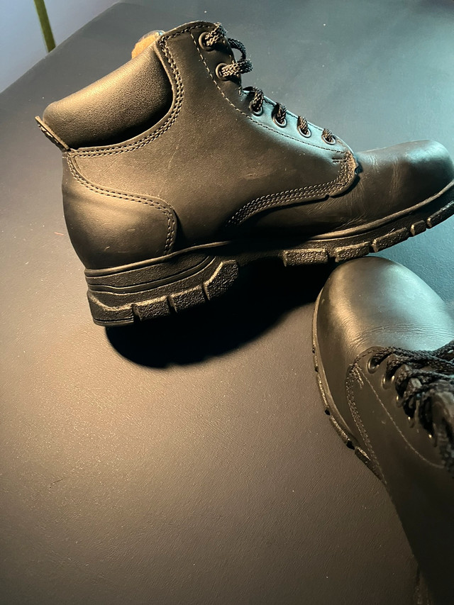 Bottes noires cap d’acier pour femmes ou hommes. dans Femmes - Chaussures  à Laval/Rive Nord - Image 3