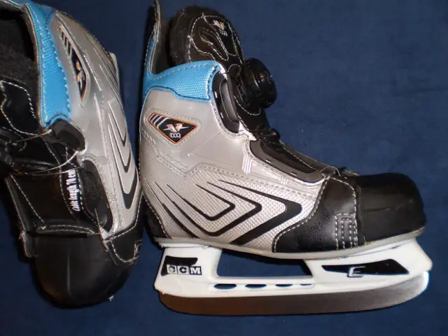 Ice Skates, Size 11-12 youth for shoe size 12-13.5 youth in Skates & Blades in City of Toronto - Image 5