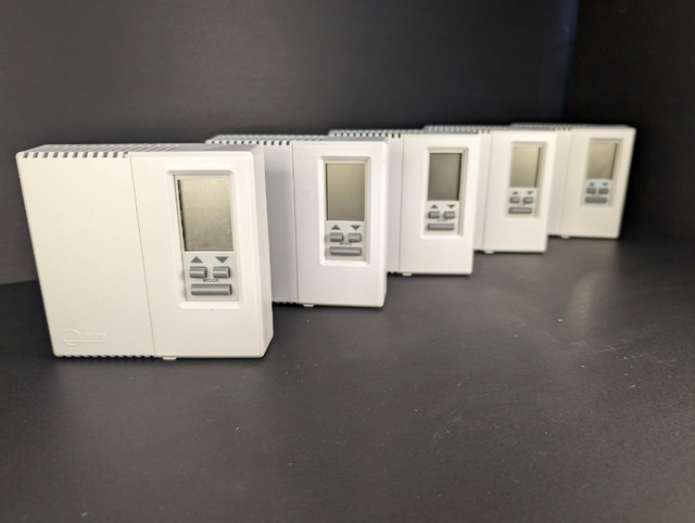 Cinq thermostats électroniques programmables Aube TH101A-40 dans Appareils électroniques  à Saguenay - Image 2