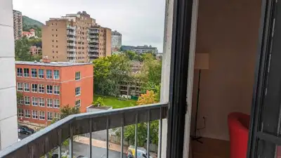 Rooms in a 2,3 bedroom apartment downtown