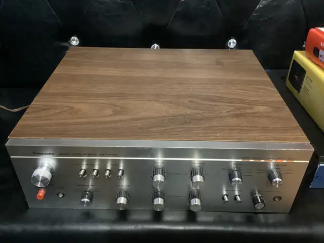 RARE VINTAGE HOLIDAY MODEL 7100 STEREO AMPLIFIER MADE IN JAPAN in Stereo Systems & Home Theatre in City of Toronto - Image 4