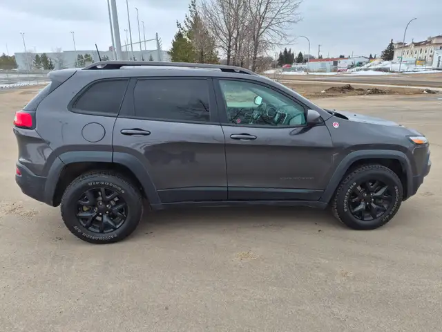 2016 Jeep Cherokee Trailhawk   115 KM523046132164874242