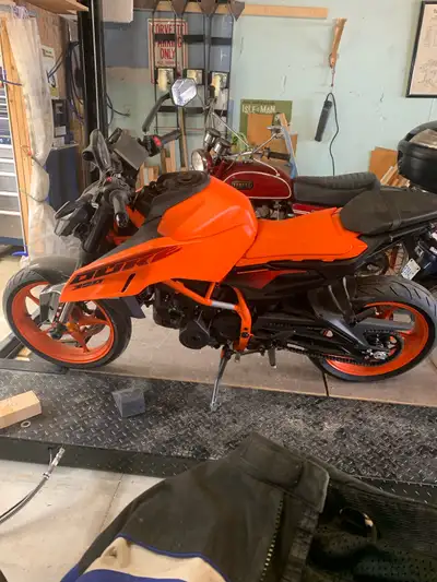 Selling my 390 Duke with 4K something kms. With delete tail end. Added engine crash guard and front...