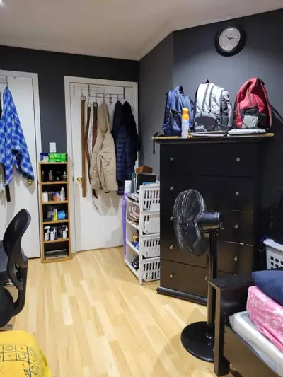 Private Room for Rent – $1100 (Near Square One, Mississauga) Private bedroom available in a clean an...