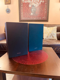 A pair (2) Panasonic bookshelf speakers 