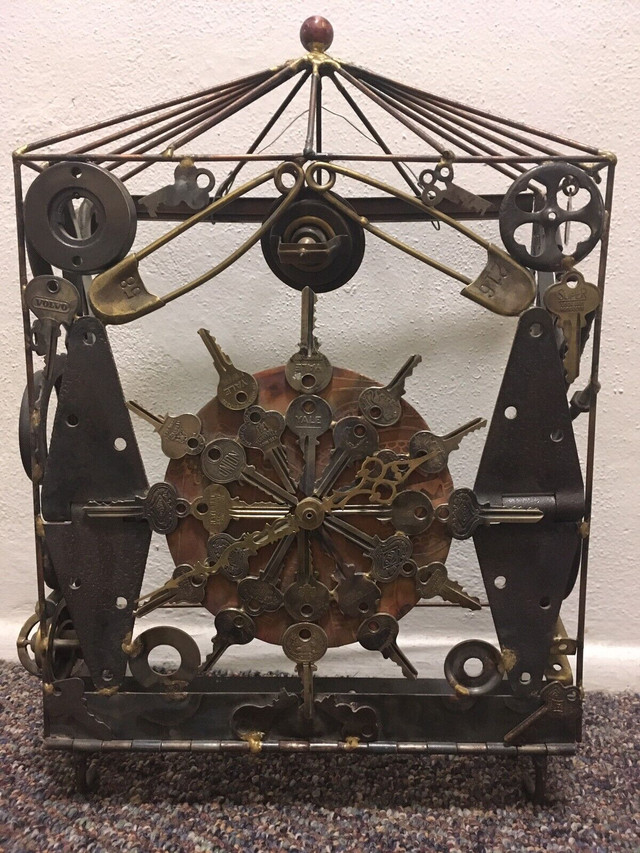 Handmade vintage steampunk welded clock art piece  in Arts & Collectibles in Kingston - Image 4
