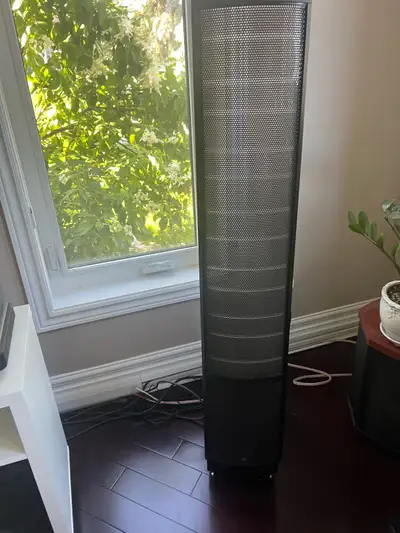 Upgrade your home audio setup with these high-performance Martin Logan ElectroMotion ESL speakers. T...