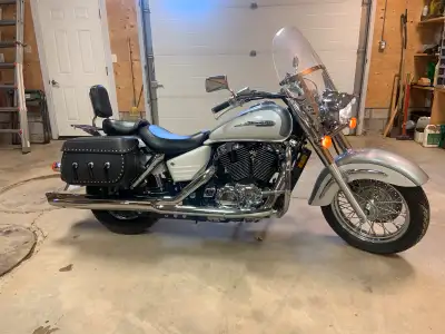 2001 Honda Aeroshadow 1100cc. 13899 original kms New battery. Excellent shape.