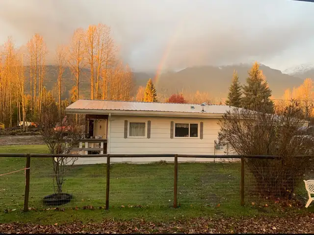 5 Bed 2 Bath House on Acreage 5 minutes from Smithers in Houses for Sale in Smithers - Image 3