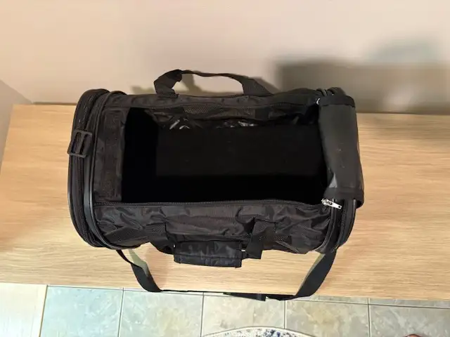 Pet Carrier in Accessories in Winnipeg - Image 5