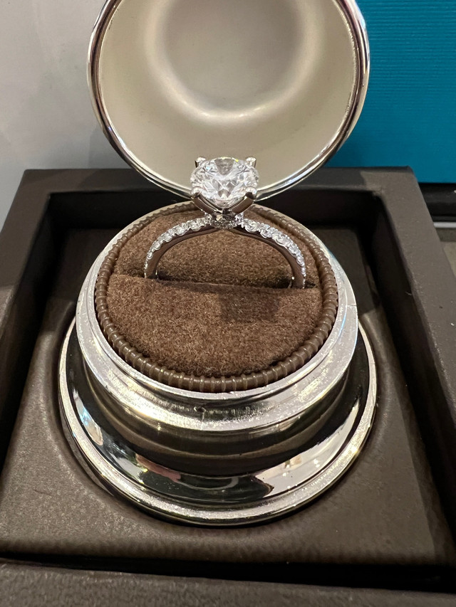 Birks 1.51ct diamond platinum engagement ring / bague en diamant dans Bijoux et montres  à Ville de Montréal - Image 2