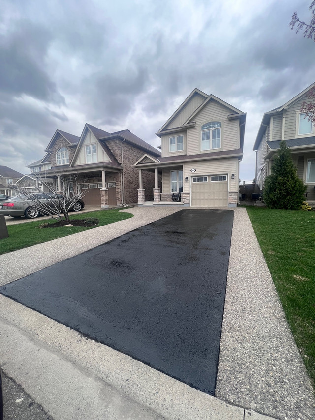 Driveway Sealing, Asphalt Ramp & Potholes fix, Crackfilling  in Interlock, Paving & Driveways in Oakville / Halton Region - Image 3