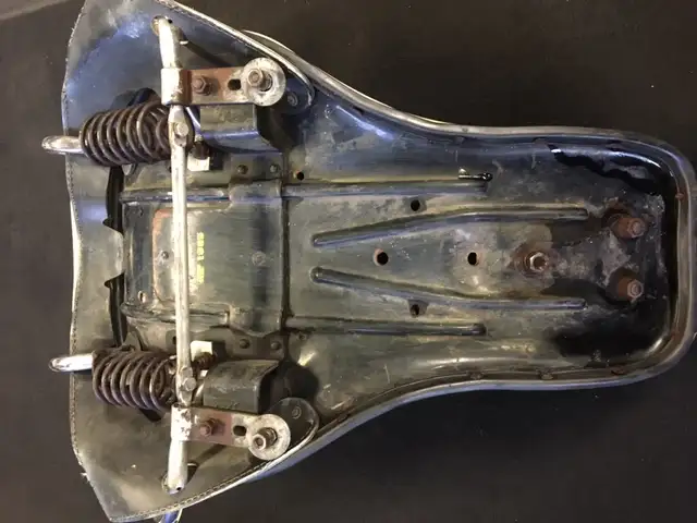 Harley Davidson Shovelhead / Panhead Buddy seat with springs in Motorcycle Parts & Accessories in Oshawa / Durham Region - Image 5